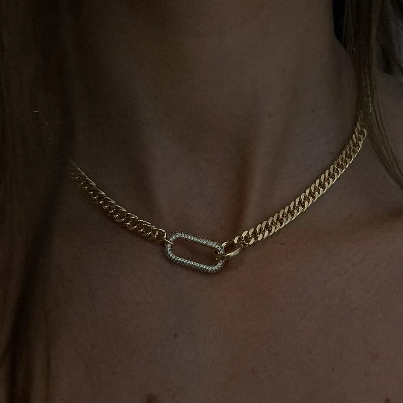 COLLAR CHUNCKY GOLDEN WITH DIAMONDS